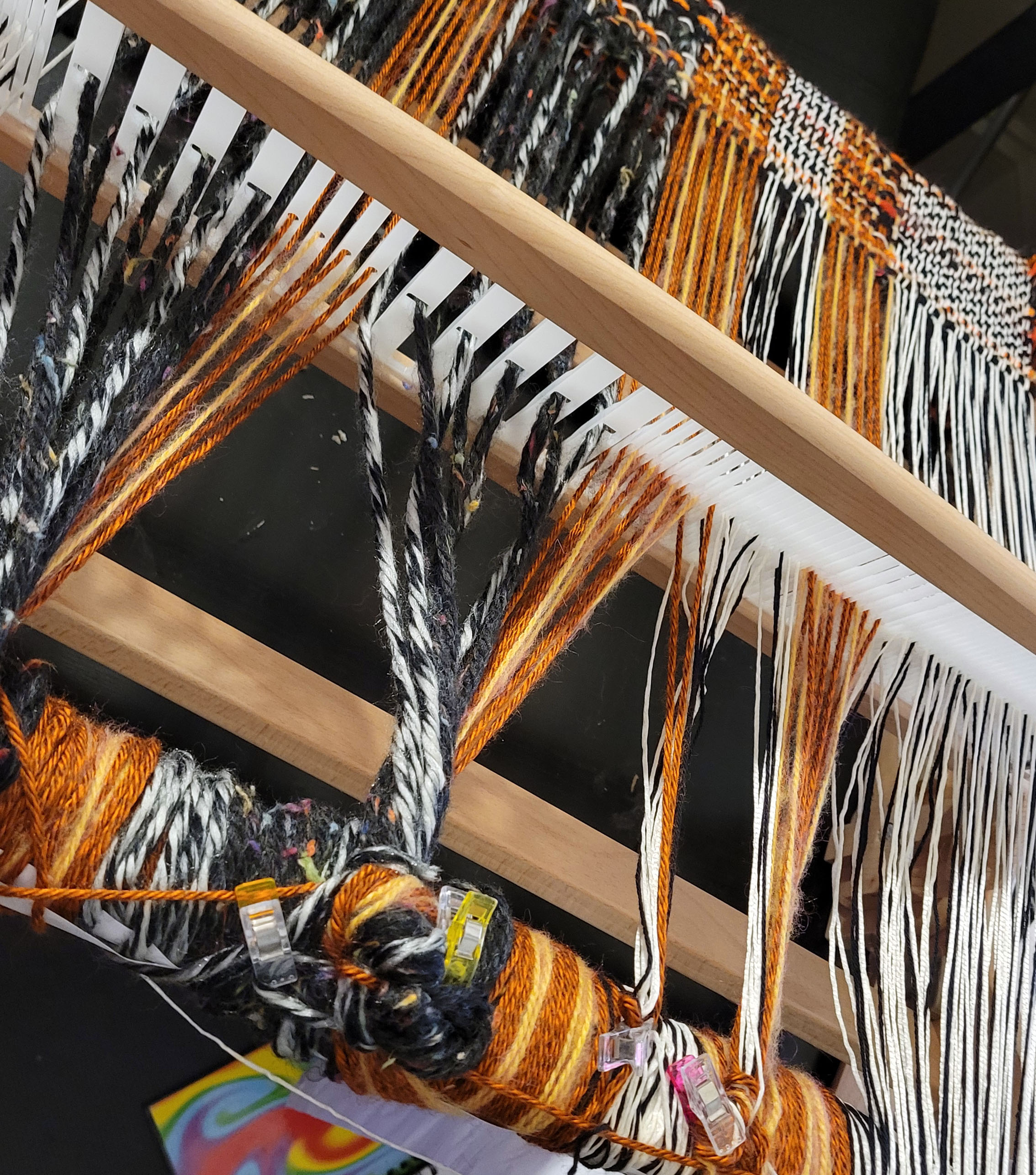 Weaving while using a lot of clips to hold tension