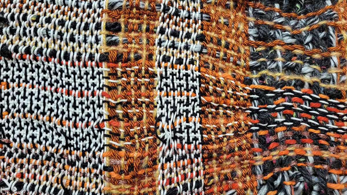 Weaving while using a lot of clips to hold tension